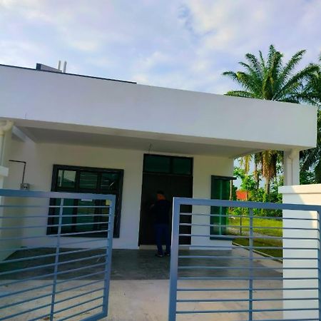 Aiman'S Rose Homestay Teluk Panglima Garang Kültér fotó