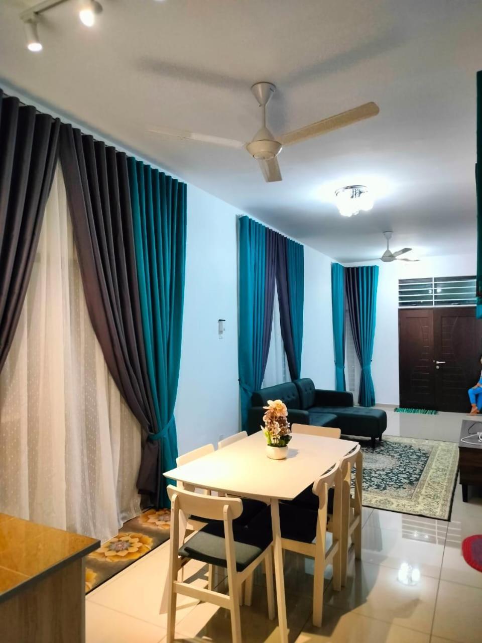 Aiman'S Rose Homestay Teluk Panglima Garang Kültér fotó